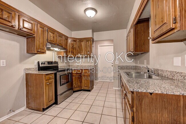 Photo - 7200 Northwest 115th Street House