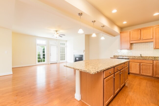 Building Photo - 3020 Glen Valley Dr