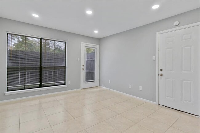 Building Photo - 13480 S Thorntree Dr