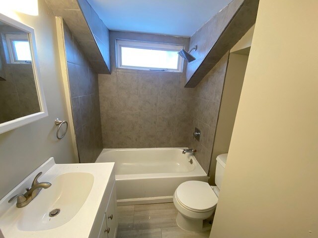 Building Photo - 275 Morgan St