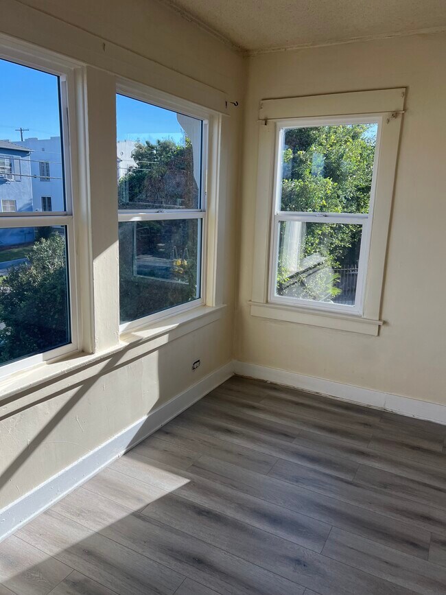 Foto del edificio - 1275 1/2 Queen Anne Pl