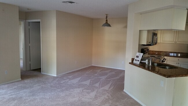 Building Photo - 2550 N Alafaya Trail