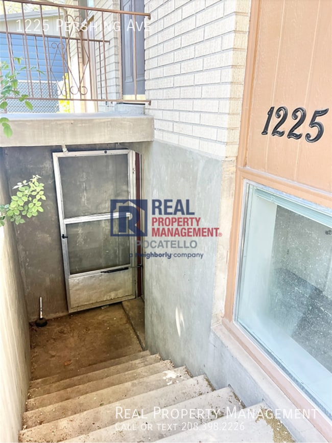 Building Photo - 2 Bedroom 1 bath Apartment - Basement