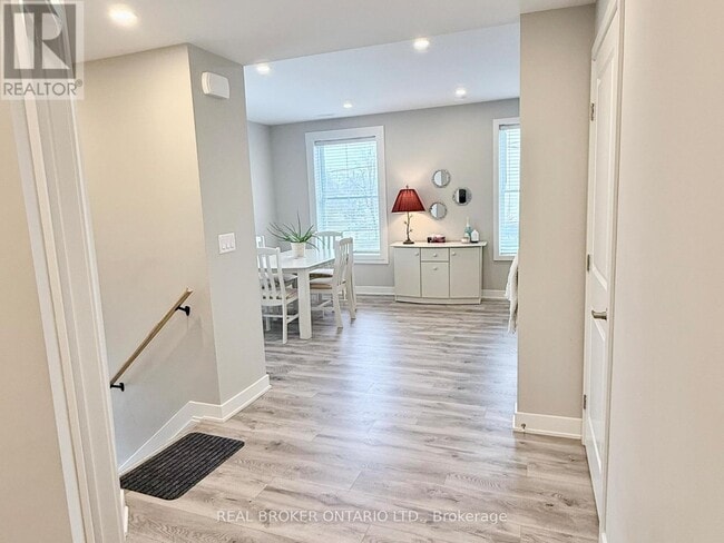 Building Photo - 143 Elmsley St N