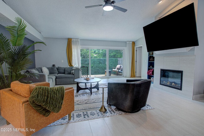 Building Photo - 11657 Brush Ridge Cir N