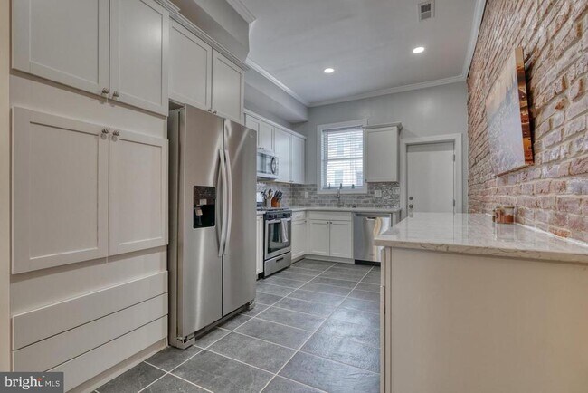 Foto del edificio - 144 N Lakewood Ave