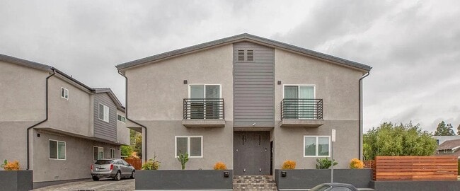 Building Photo - 5024 1/2 Cleon Ave