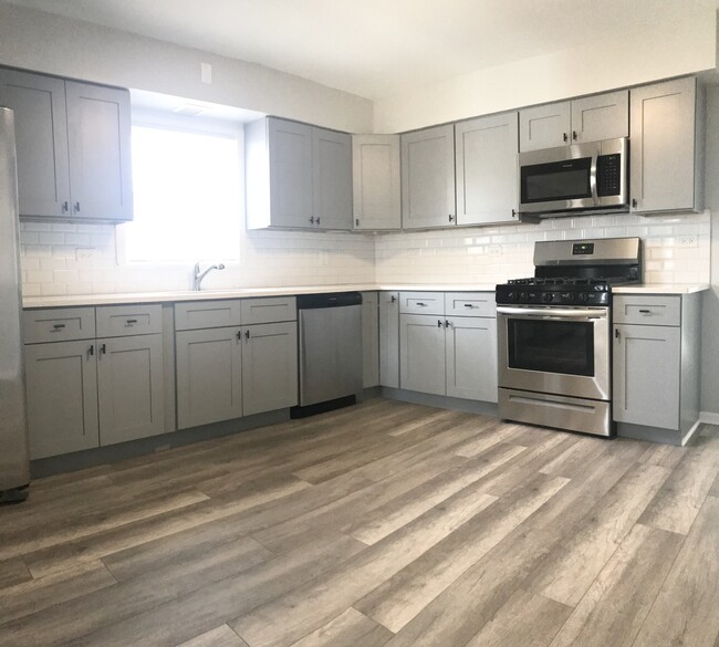 Building Photo - 4300 Maple Ave