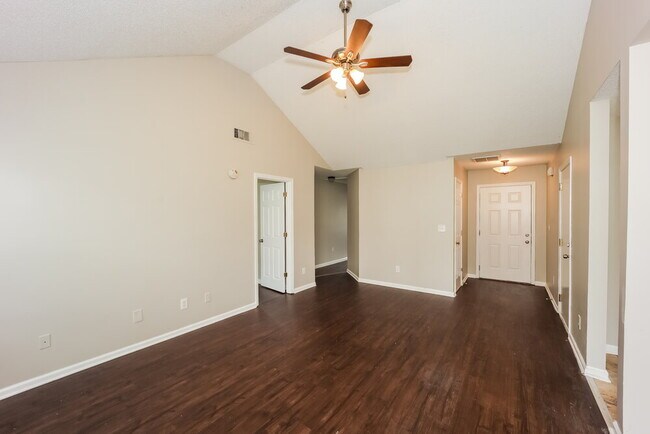 Foto del edificio - 725 Cherry Branch Cir