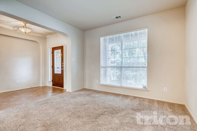 Building Photo - 5805 Paloma Blanca Dr