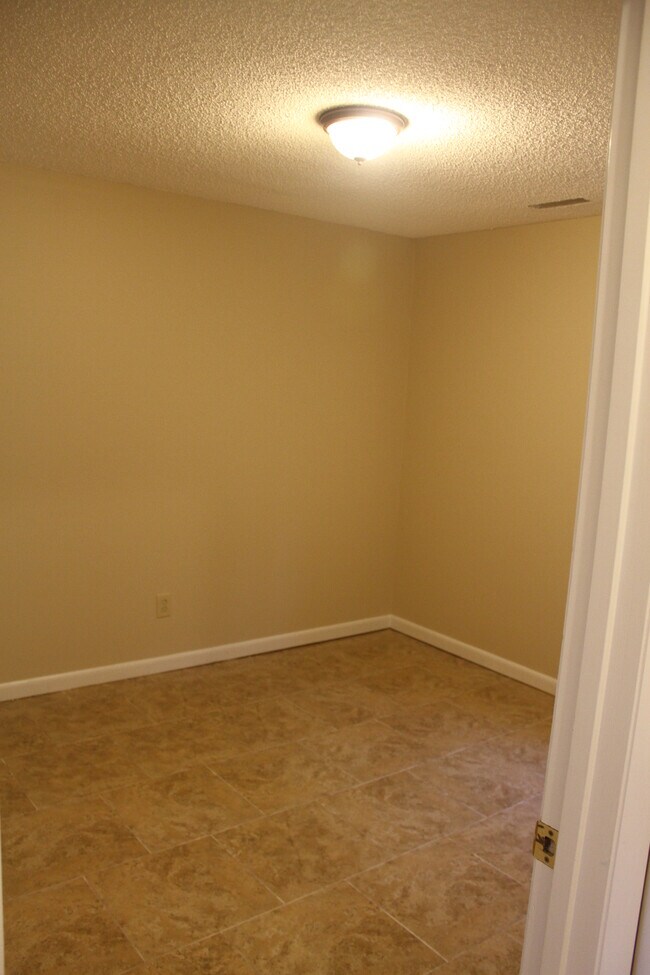 Building Photo - 113 Azure St