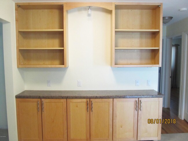 Building Photo - 1210 Vassar Dr