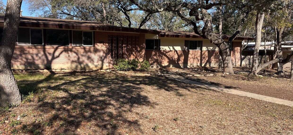 Primary Photo - 3 br, 2 bath House - 2739 Castanet