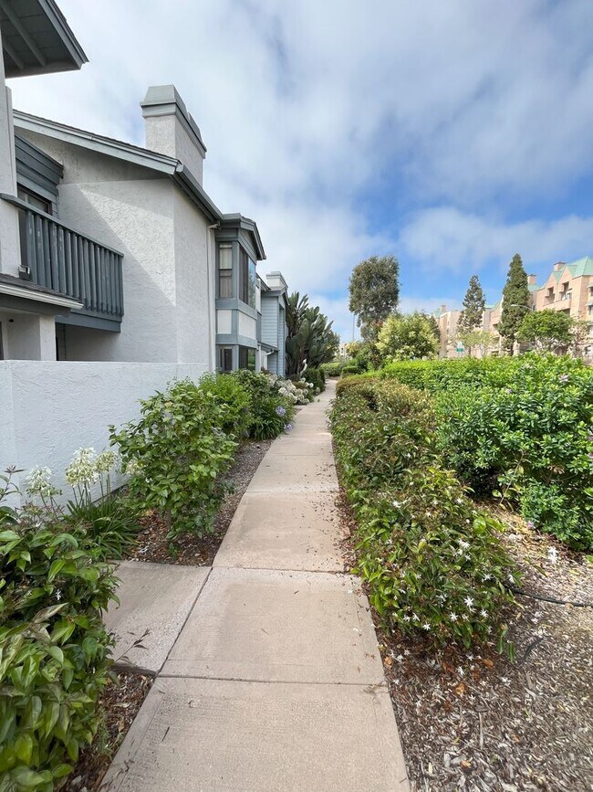 Foto del edificio - Beautiful 1 Bed 1 Bath In La Jolla