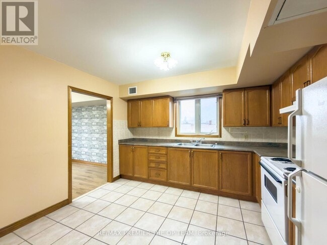 Building Photo - 2311 Major MacKenzie Dr W