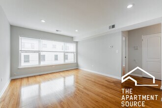Building Photo - 6535 N Mozart St
