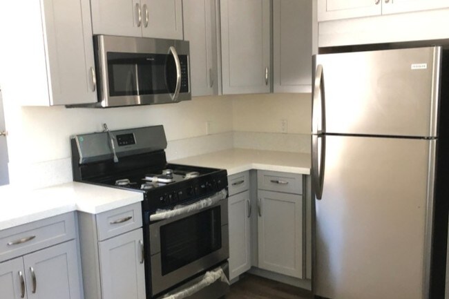Kitchen - 230 N Juanita Ave