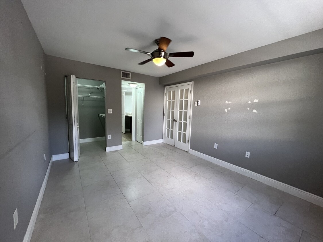 2803 N Oakland Forest Dr Unit 103, Oakland Park, FL 33309 Condo for