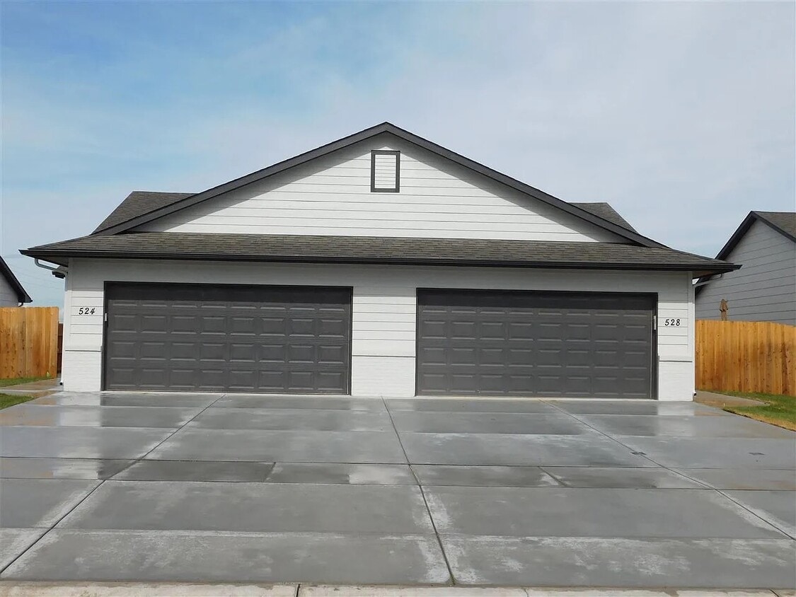 556 Martens Ct, Goddard, KS 67052 Townhome Rentals in Goddard KS