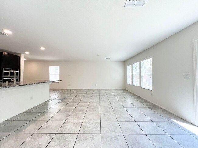 Building Photo - 9063 Jade Vine Ave