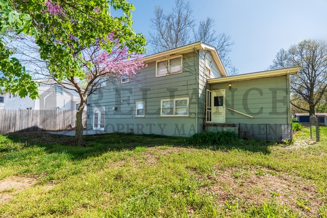 Building Photo - 1440 Community Dr