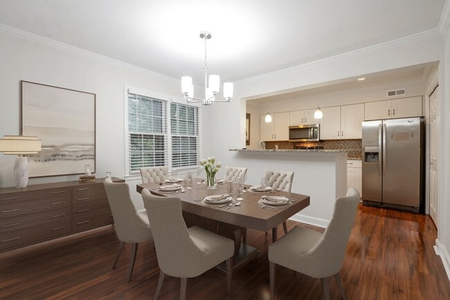 Foto del edificio - Spacious 2/2 Condo w/ Great Roommate Setup!