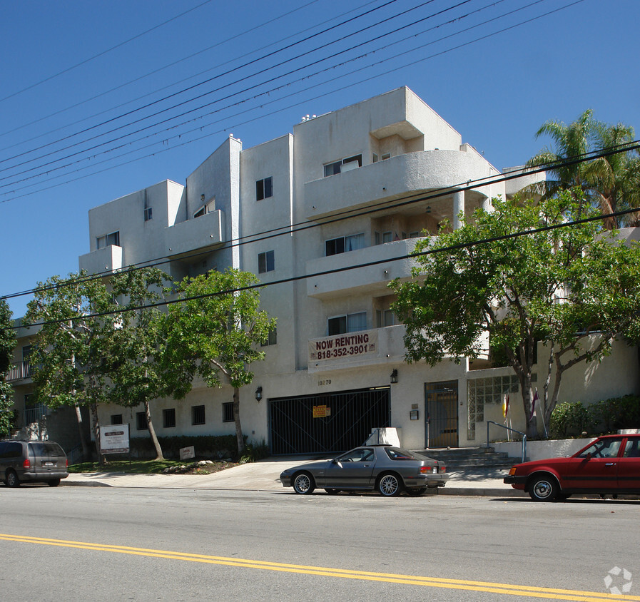 Building Photo - Tujunga Villas Apartments