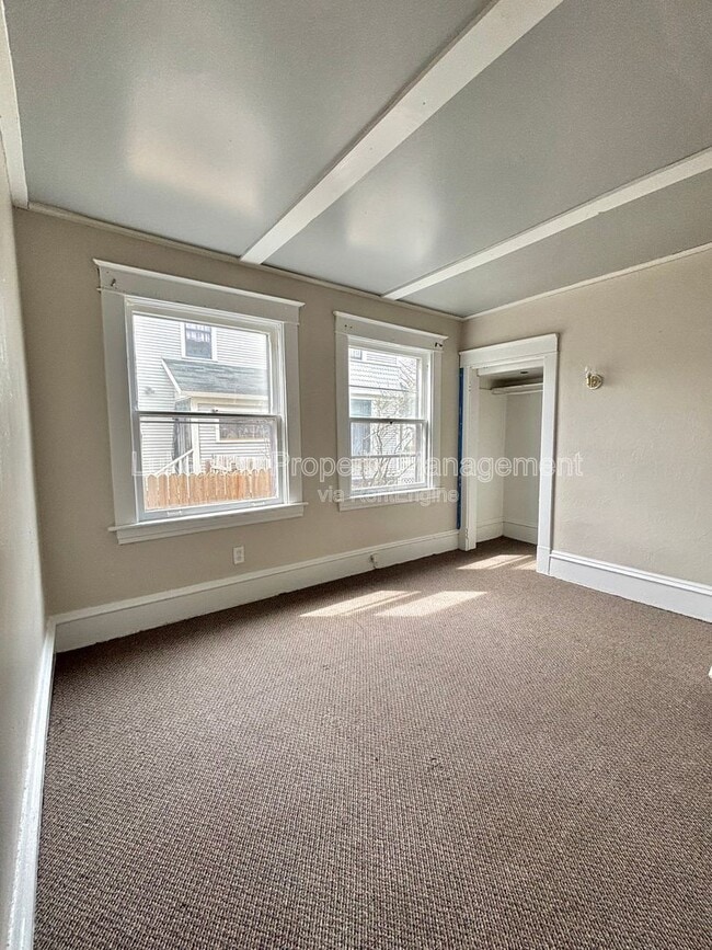 Foto del edificio - 709 W Walnut St