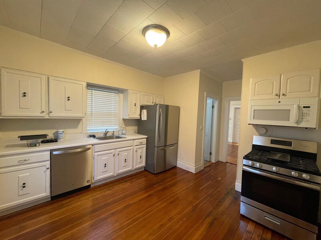 Foto principal - 153 Willow Ave