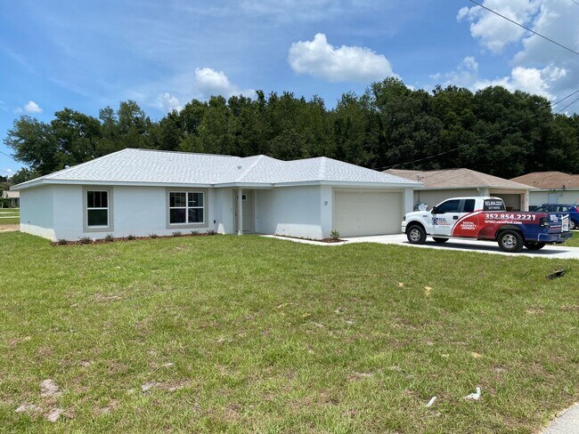 Building Photo - Custom Home - Desirable SE Ocala Neighborhood 3/2/2 **Wont Last**