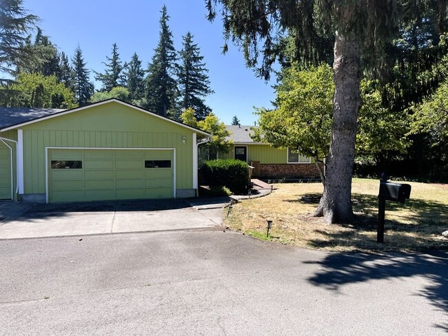 Beautifully Appointed Home on Generous Lot... - Beautifully Appointed Home on Generous Lot...