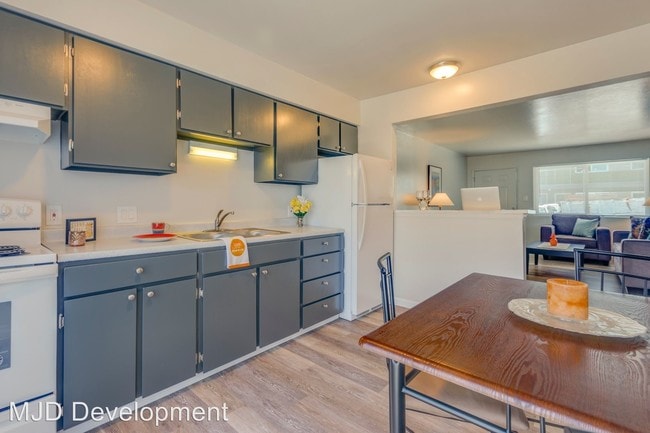 Building Photo - 405 Grand Canyon Blvd
