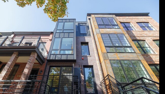 Building Photo - 2244 Ontario Rd NW