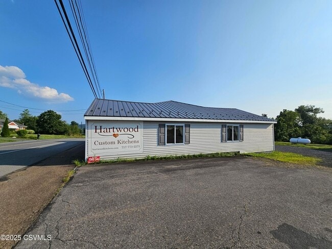 Building Photo - 341 N Market St