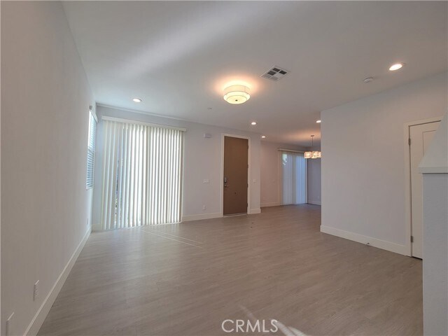 Foto del edificio - 116 N Oak Ave