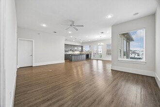 Building Photo - 1304 Nashua St