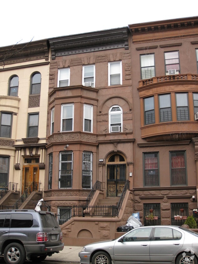 Primary Photo - 267 Hancock St