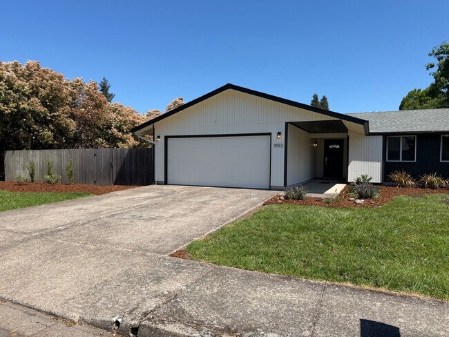Foto del edificio - Updated 3 bedroom 2 bath home in a great neighborhood!