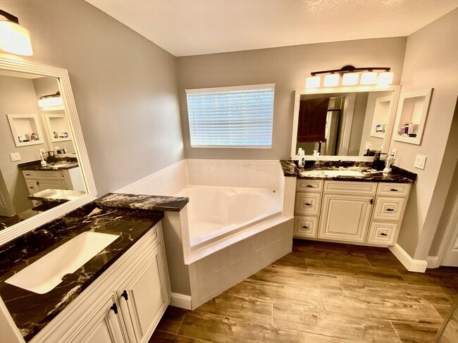 Building Photo - 1095 Egret Lake Way