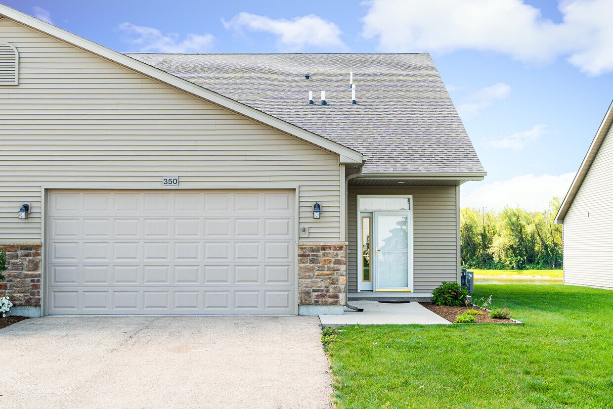 364 Millbridge Dr Unit 374, Sycamore, IL 60178 Condo for Rent in