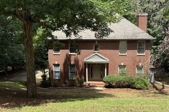 Building Photo - 2411 Oakwood Ave NE
