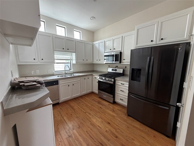 Foto del edificio - 8715 Meadowcroft Dr