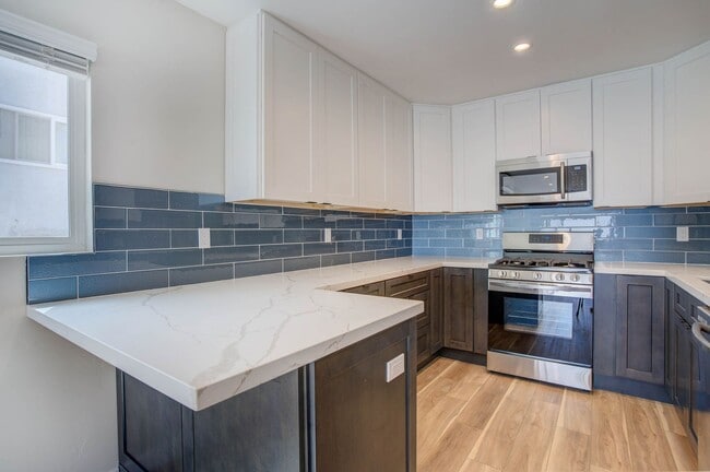 Building Photo - STUNNING 2BD/2BA IN NORTH PACIFIC BEACH! $...