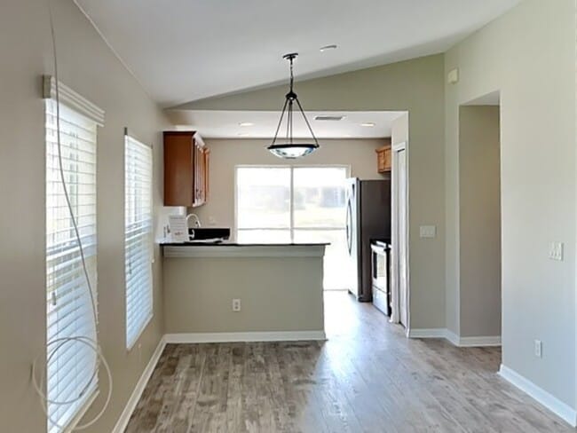 Building Photo - 10113 36th Ct E