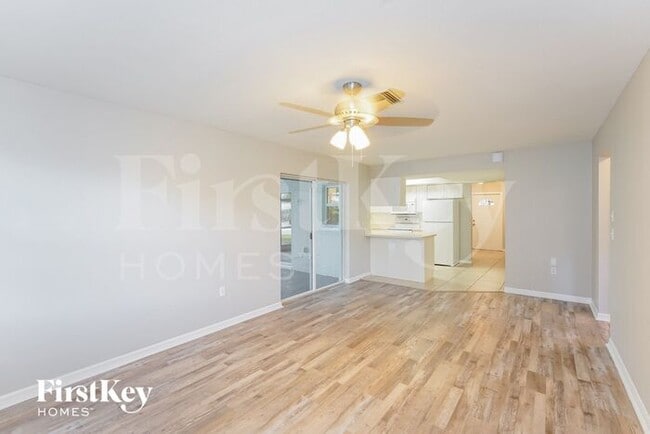 Foto del edificio - 136 Sunnyside St NW