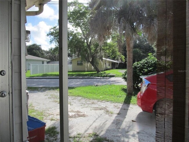 Building Photo - 300 Colonia Ln
