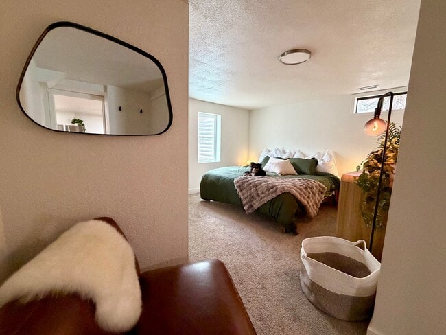 Photo - 1011 N Meade Ave Apartment