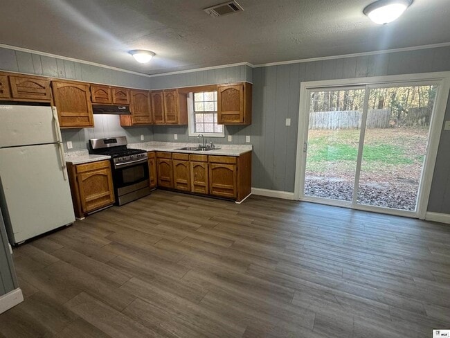 Building Photo - 1307 Dark St