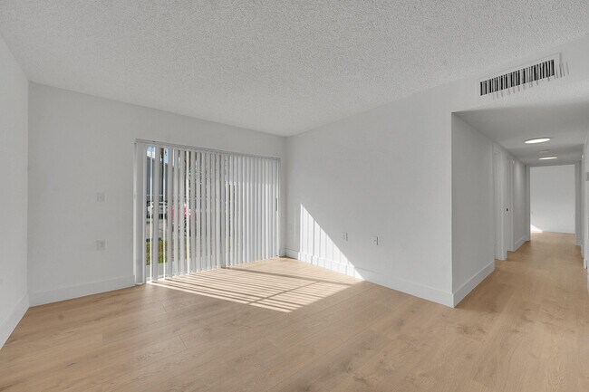 Foto del edificio - 1139 Lake Terry Dr