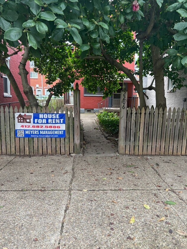 Photo - 2206 Sarah Street